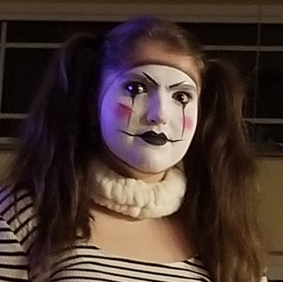 Meet your Posher, Inga - Picture 3 of 4